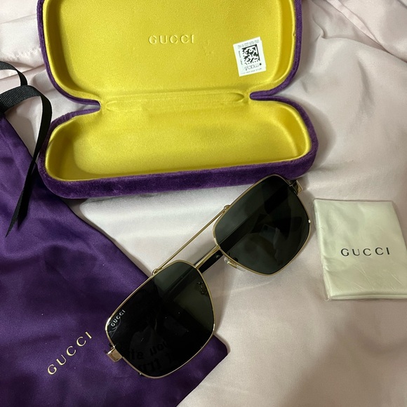 Gucci Men's Sunglasses in Black and Gold - Picture 1 of 5
